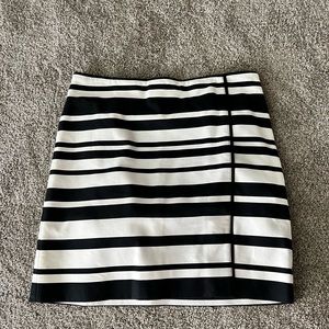 White House Black Market black & White striped skirt 18” from waist